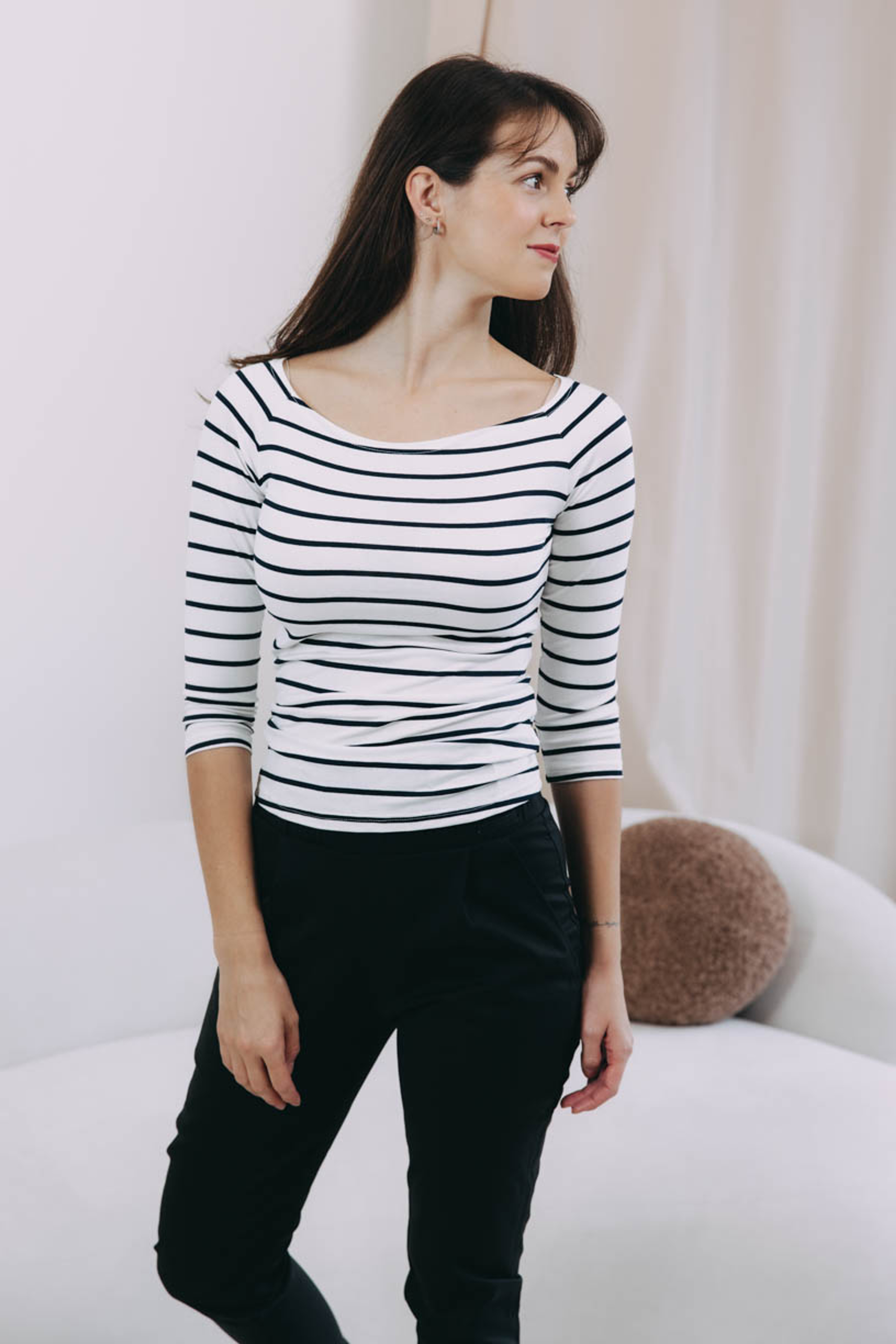 Káťa má na sebe pri svojej výške 170 cm veľkosť XS.