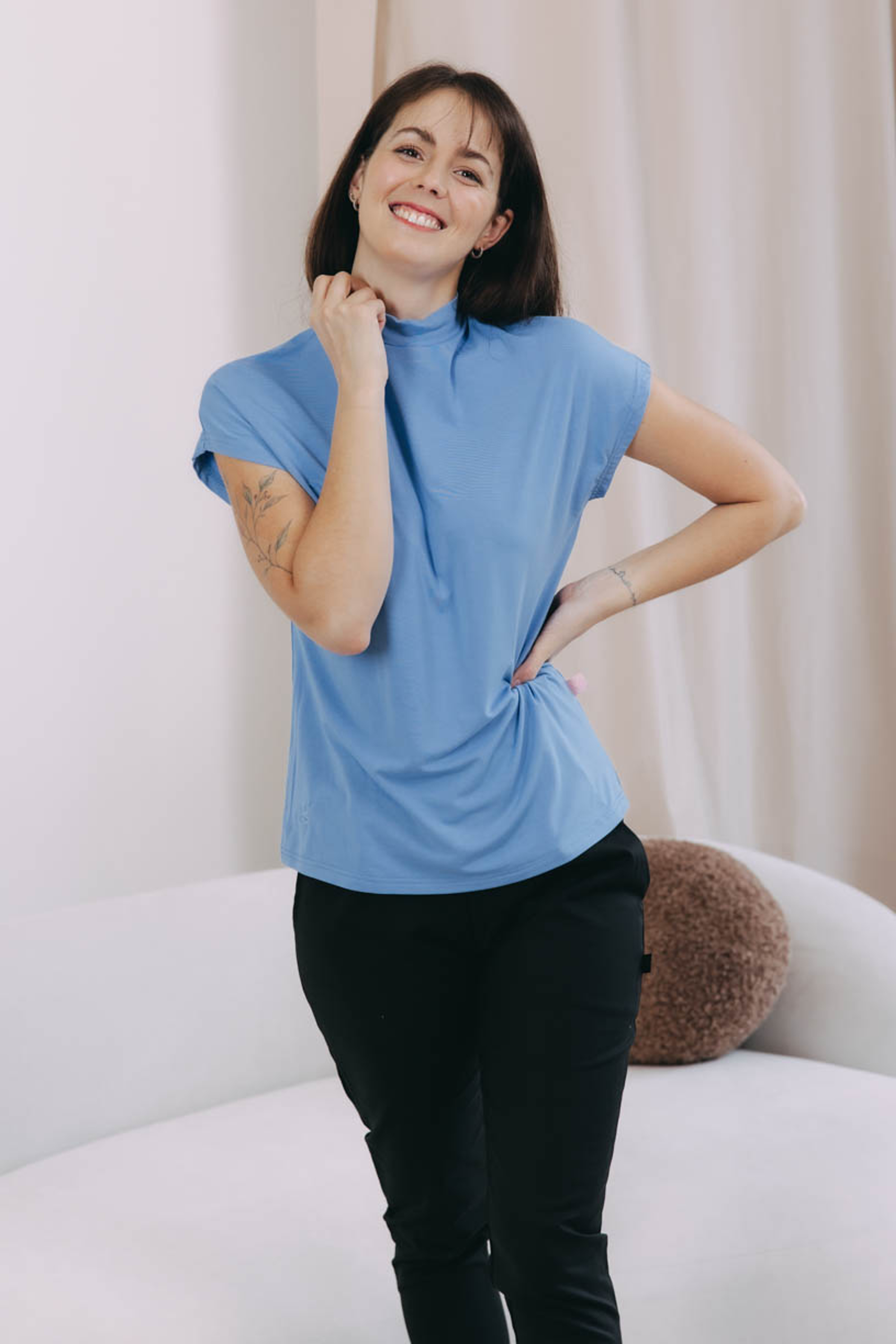 Káťa má na sebe pri svojej výške 170 cm veľkosť XS.