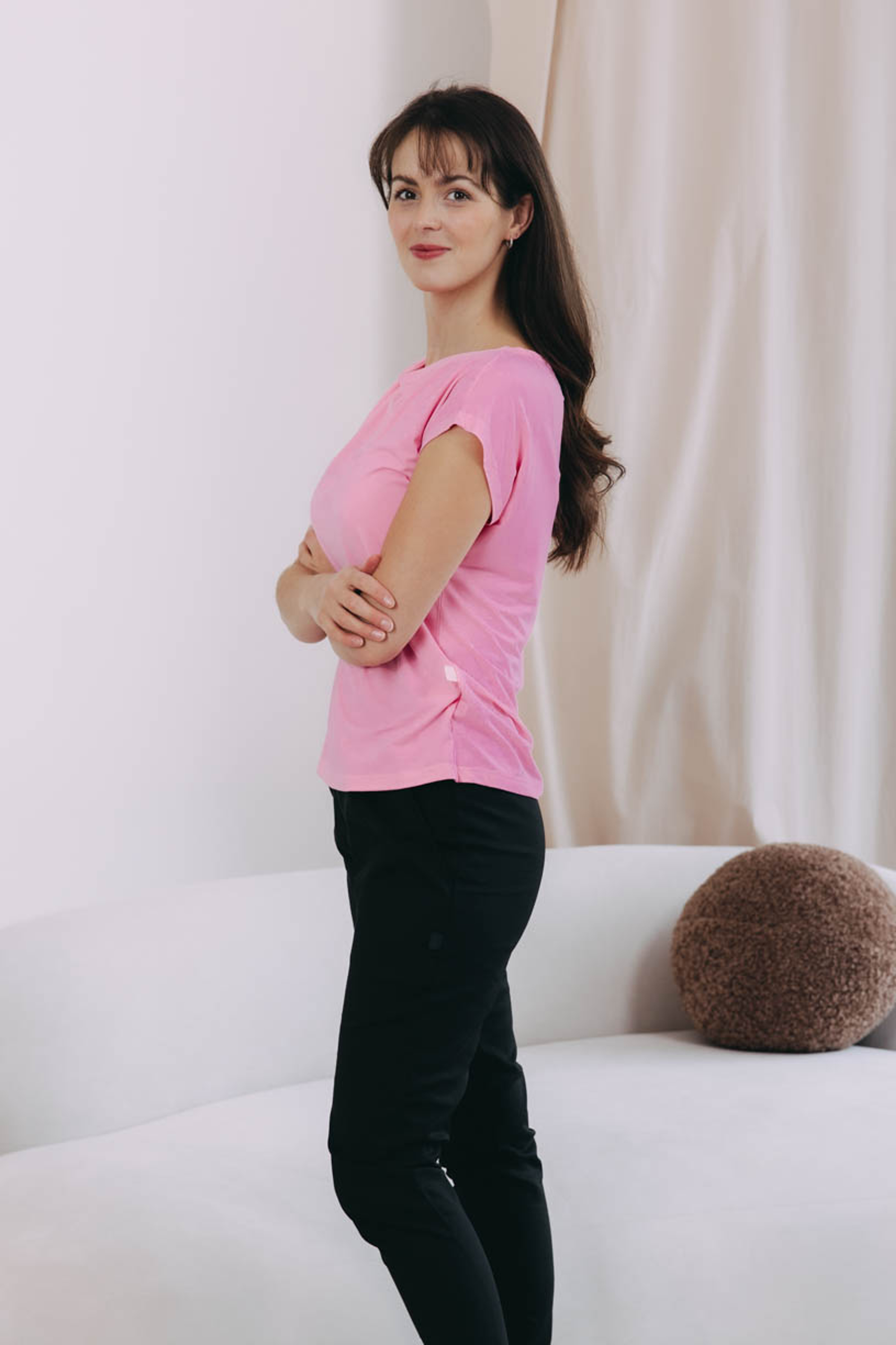 Káťa má na sebe pri svojej výške 170 cm veľkosť XS.