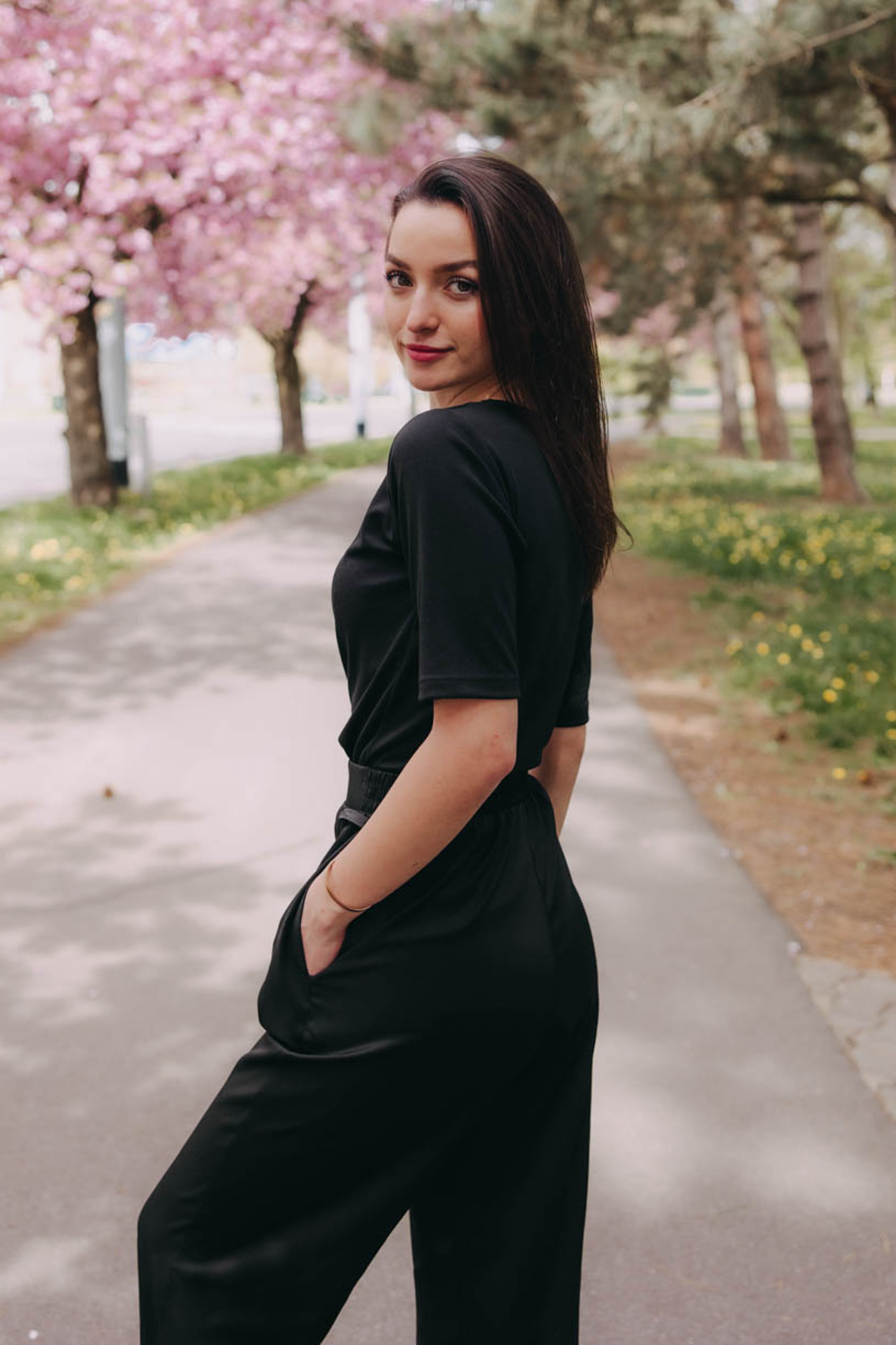 Kačka má na sebe pri svojej výške 170 cm veľkosť XS/S.