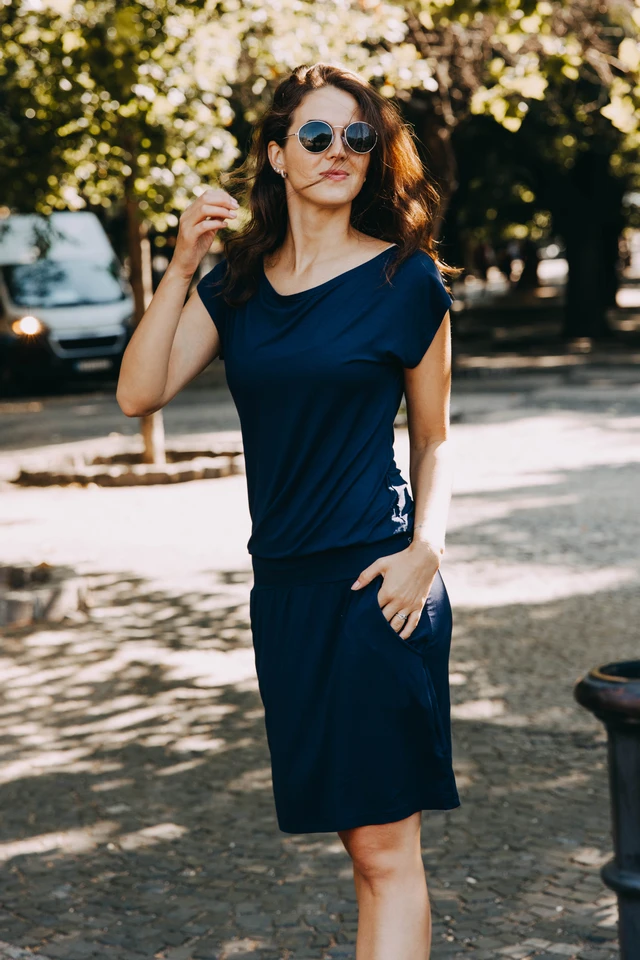 Káťa má na sebe pri svojej výške 170 cm veľkosť XS.