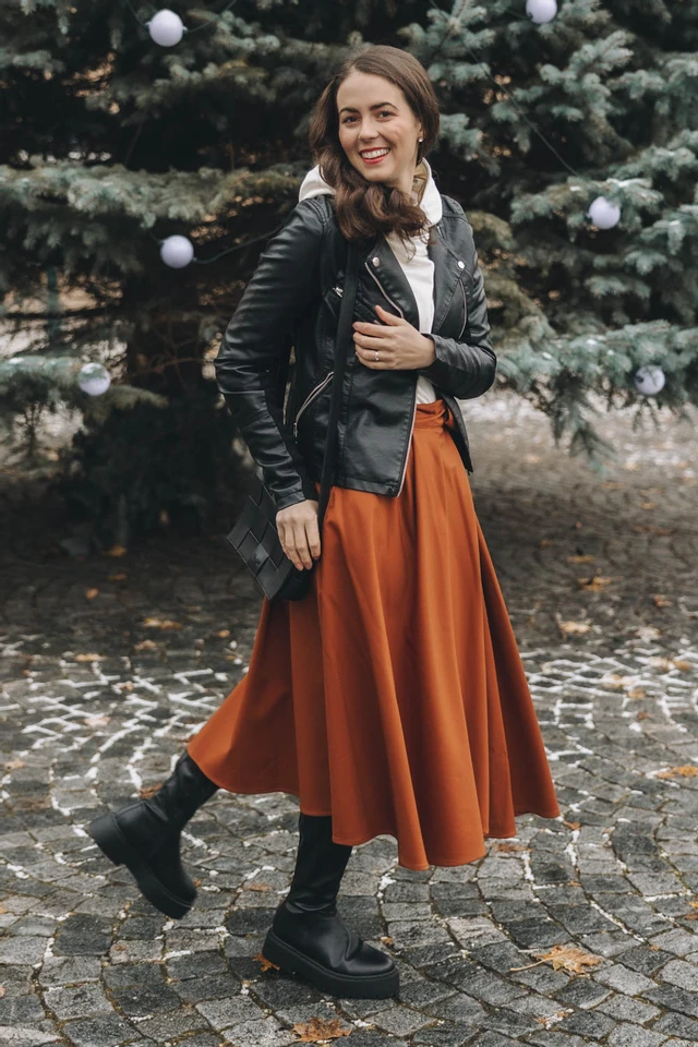 Káťa má na sebe pri svojej výške 170 cm veľkosť XS.