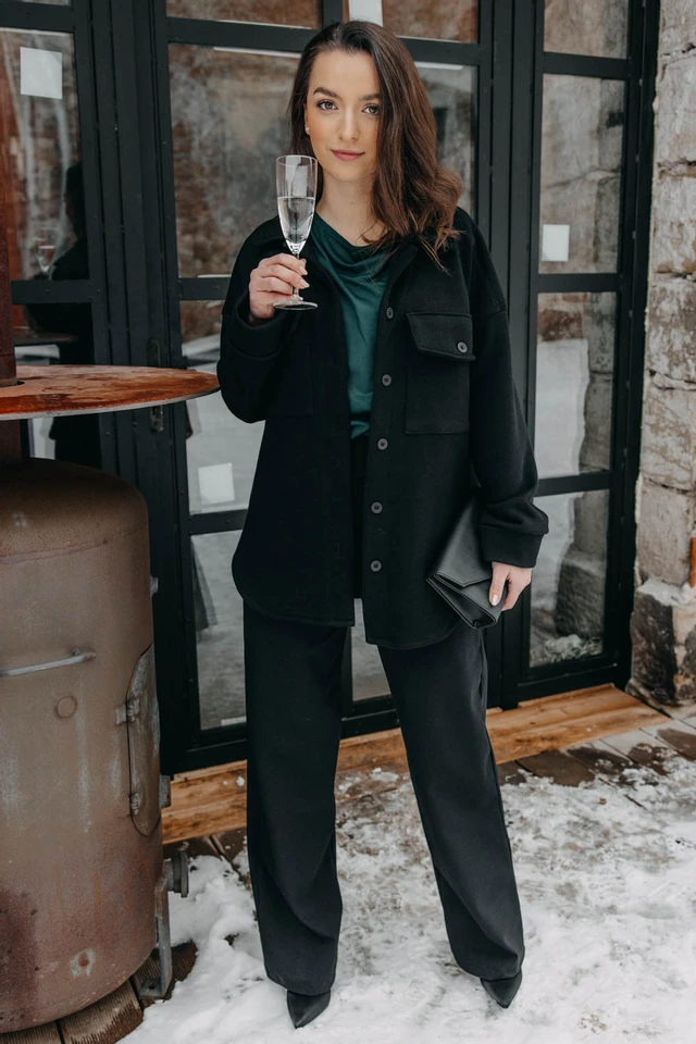 Kačka má na sebe pri svojej výške 170 cm veľkosť S.