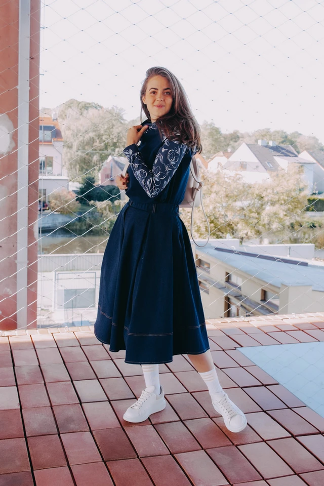 Káťa má na sobě při své výšce 170 cm velikost XS/S.