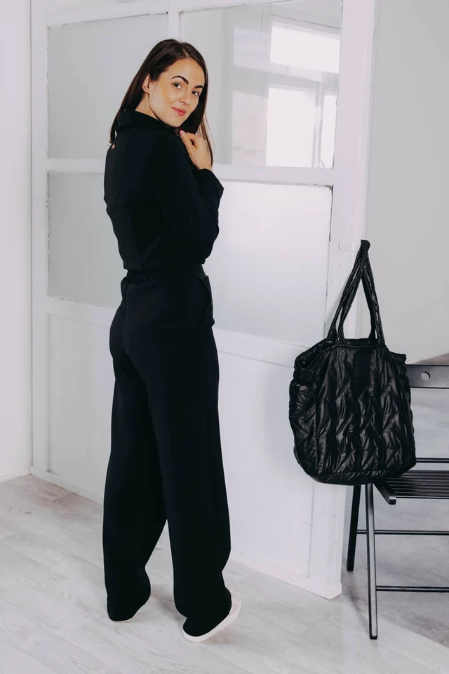 Káťa má na sebe pri svojej výške 170 cm veľkosť XS.