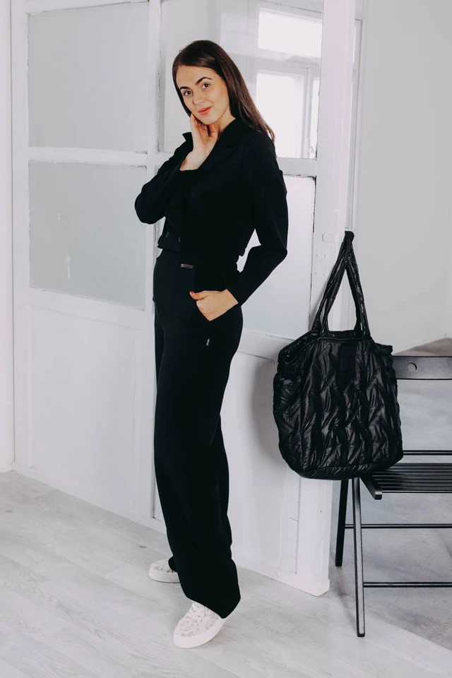Káťa má na sebe pri svojej výške 170 cm veľkosť XS v štandardnej dĺžke.