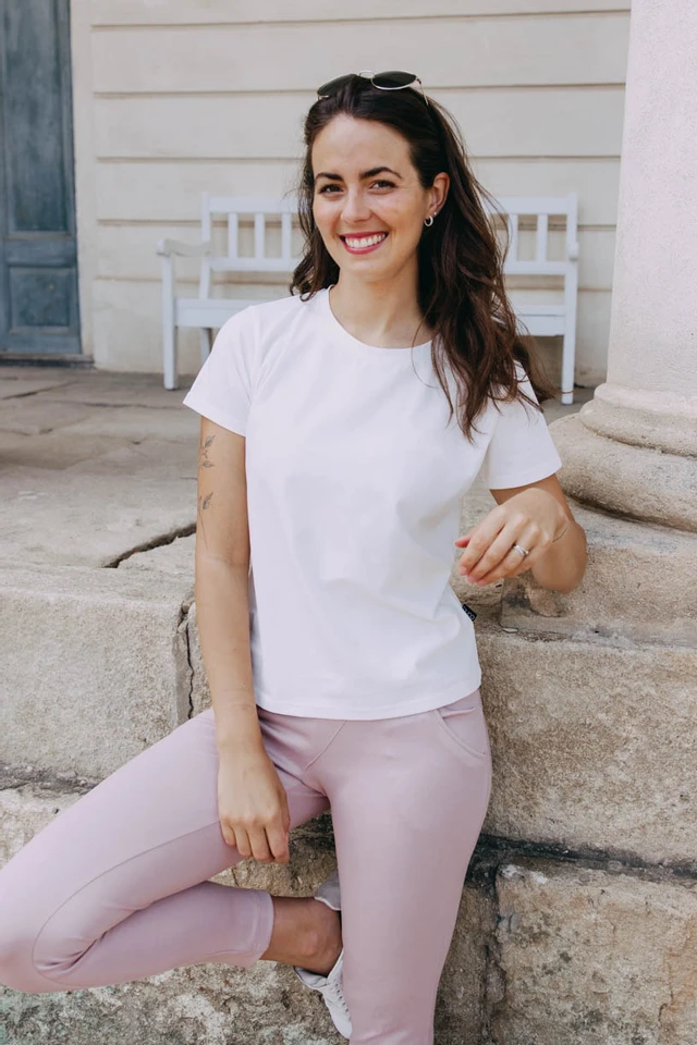 Káťa má na sebe pri svojej výške 170 cm veľkosť XS.