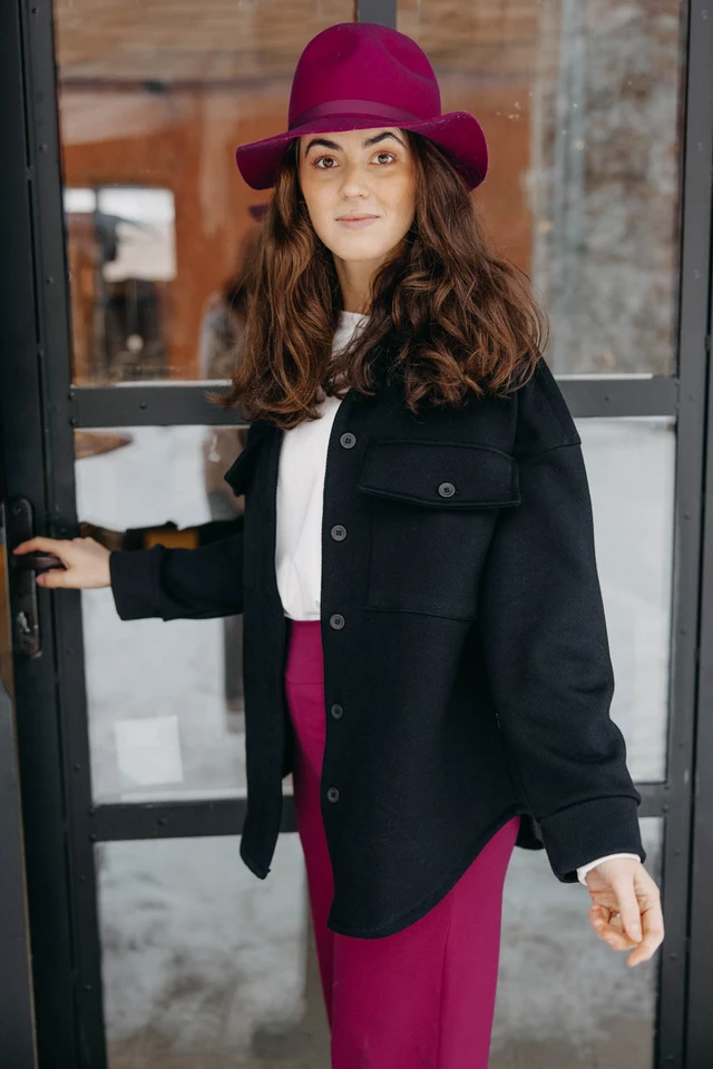 Káťa má na sebe pri svojej výške 170 cm veľkosť S.