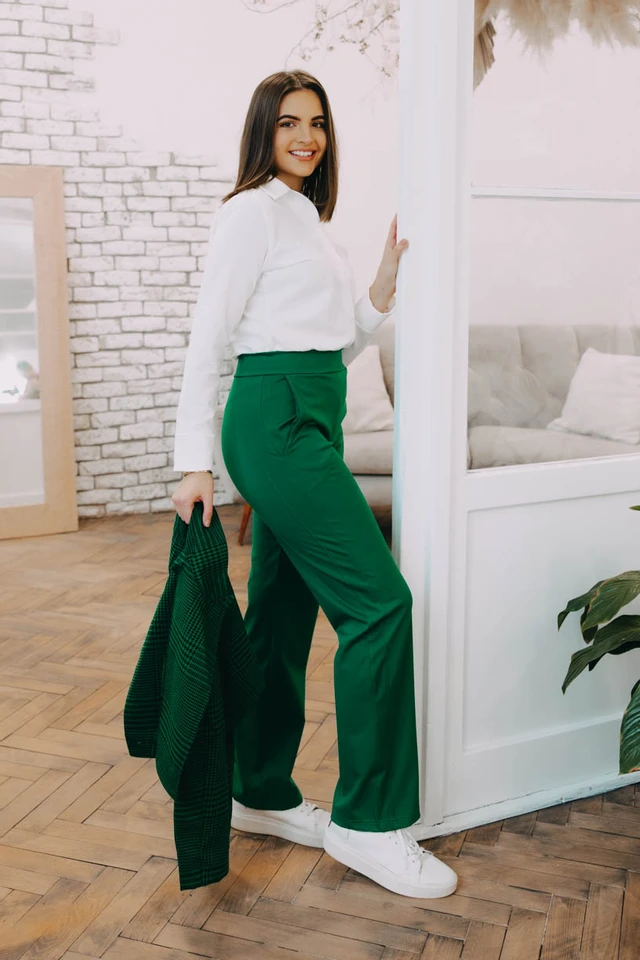 Natka má na sebe pri svojej výške 172 cm veľkosť S.