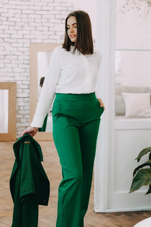Natka má na sebe pri svojej výške 172 cm veľkosť S.