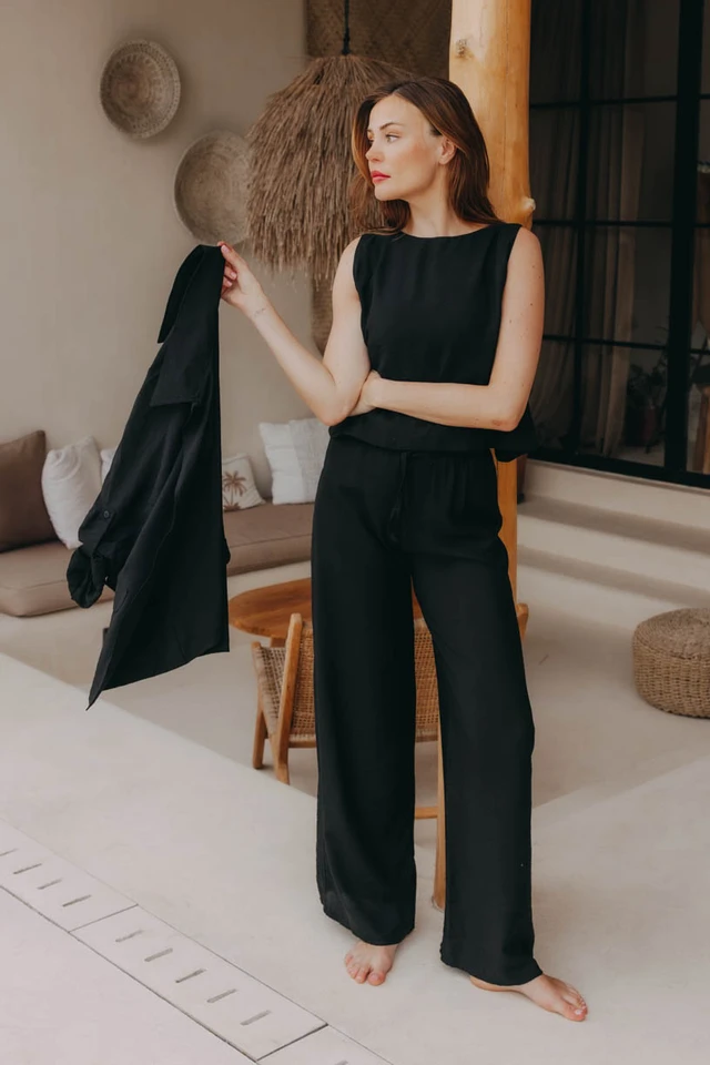 Bella má na sebe pri svojej výške 177 cm veľkosť XS.
