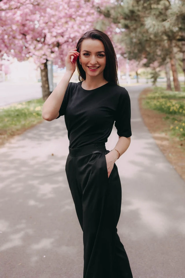 Kačka má na sebe pri svojej výške 170 cm veľkosť XS/S.
