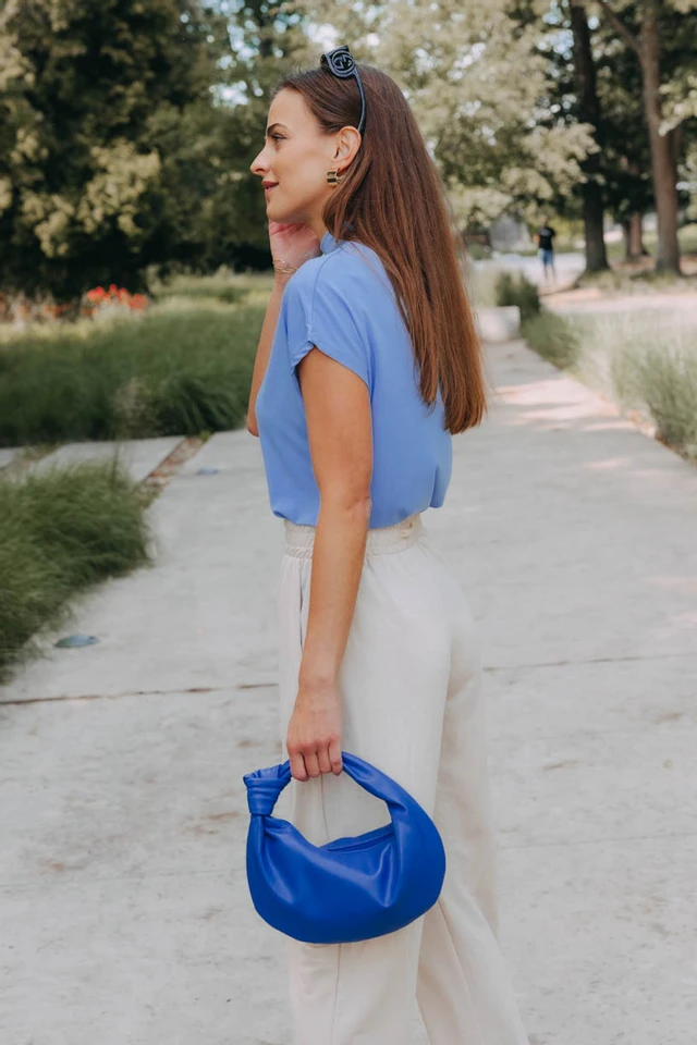 Zuzka má na sebe pri svojej výške 168 cm veľkosť XS.