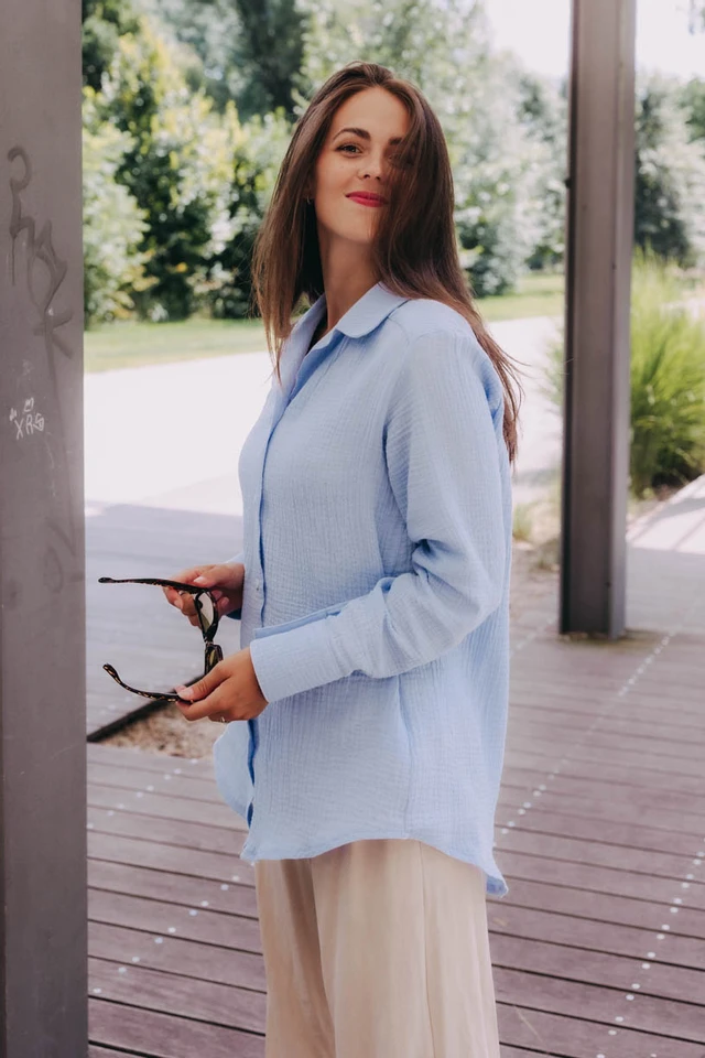 Káťa má na sebe pri svojej výške 170 cm veľkosť XS.