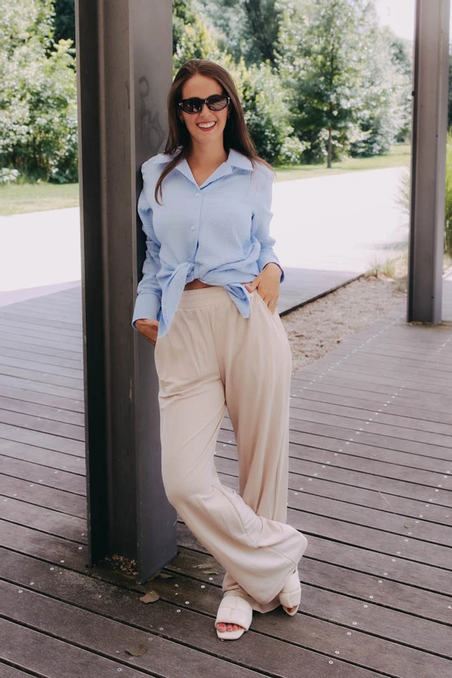 Káťa má na sebe pri svojej výške 170 cm veľkosť XS.