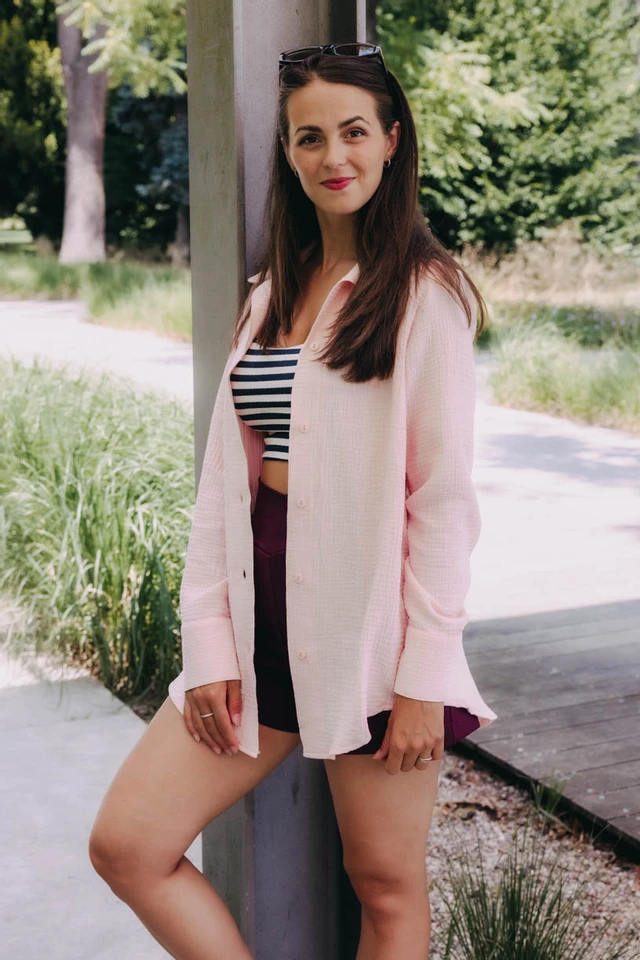 Káťa má na sebe pri svojej výške 170 cm veľkosť XS.