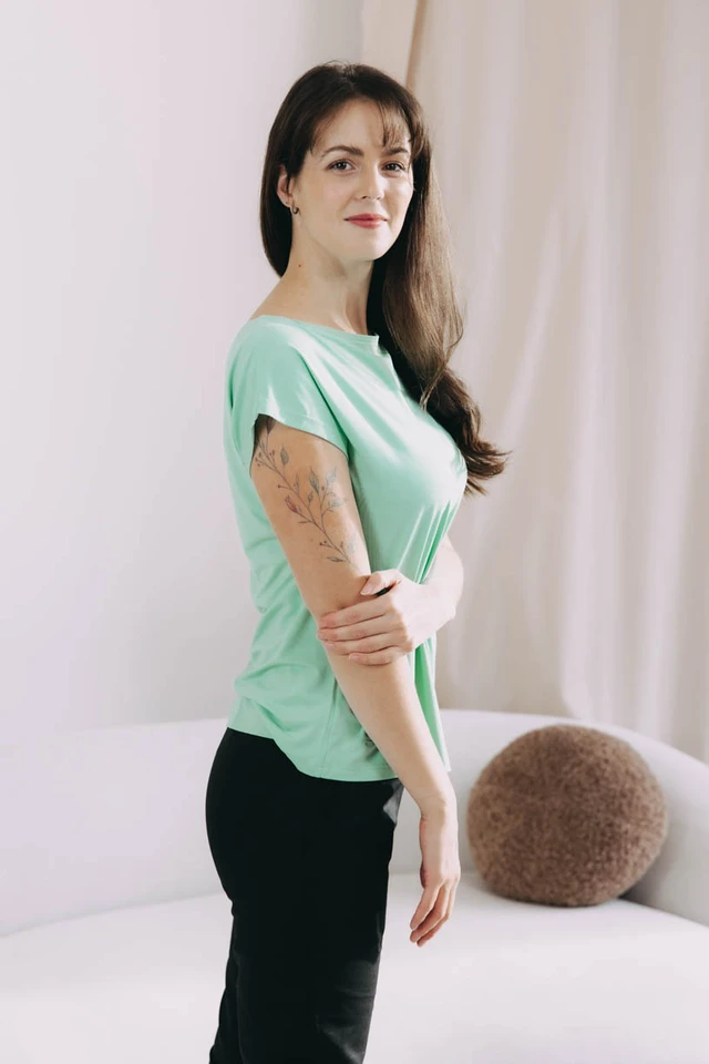 Káťa má na sebe pri svojej výške 170 cm veľkosť XS.