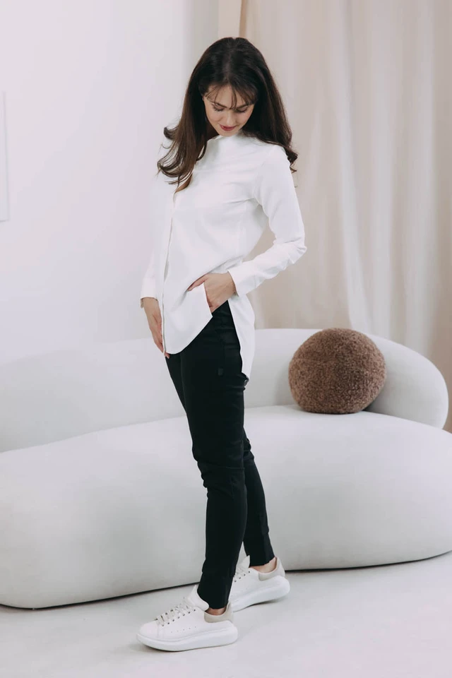 Káťa má na sebe pri svojej výške 170 cm veľkosť XS.