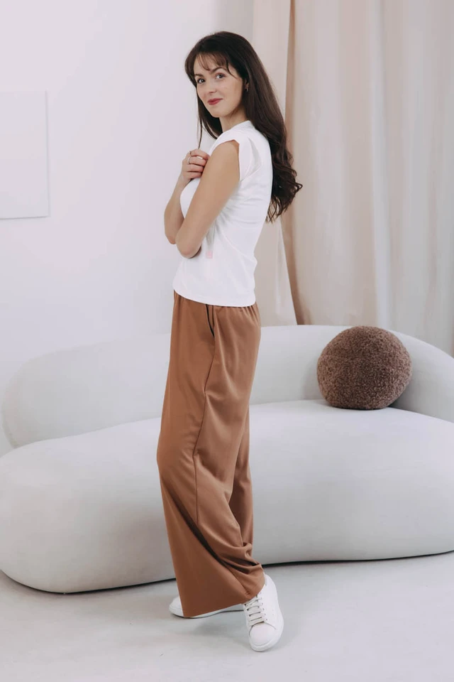 Káťa má na sebe pri svojej výške 170 cm veľkosť XS.