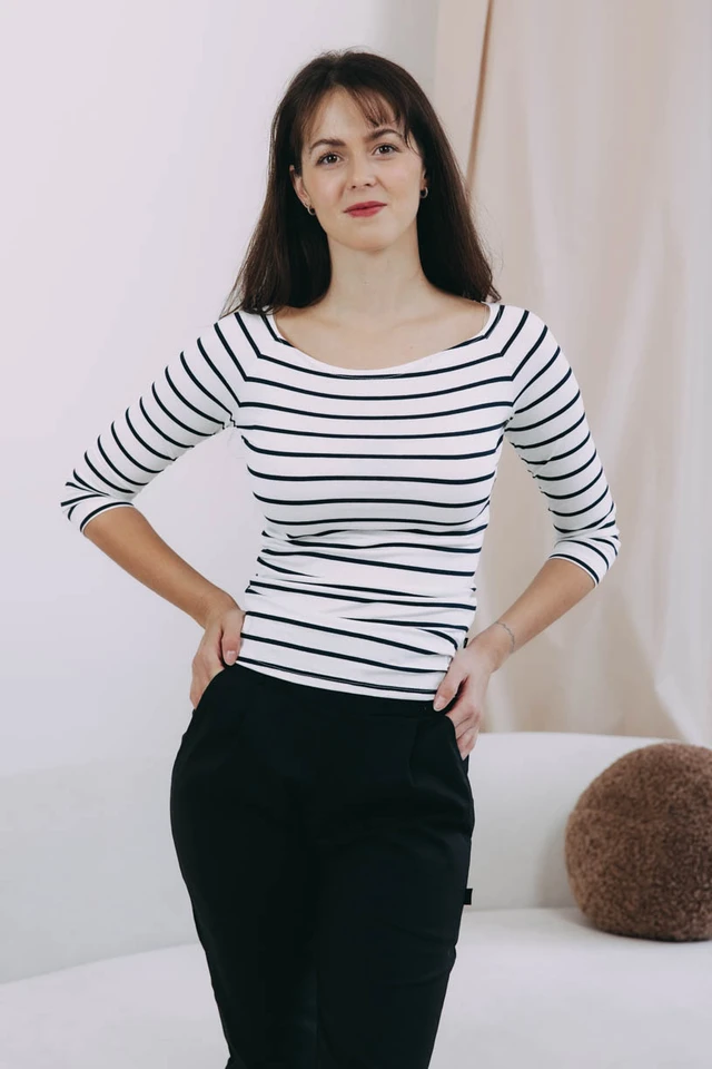 Káťa má na sebe pri svojej výške 170 cm veľkosť XS.