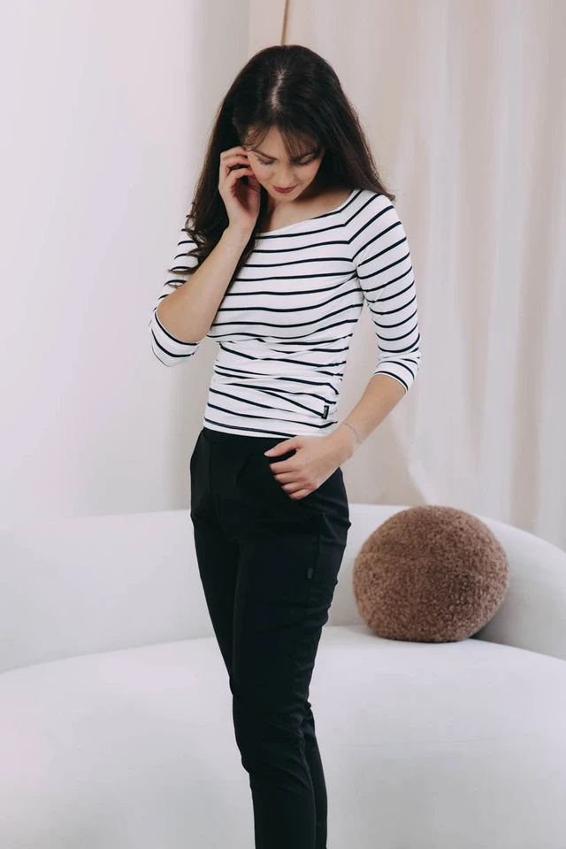 Káťa má na sebe pri svojej výške 170 cm veľkosť XS.