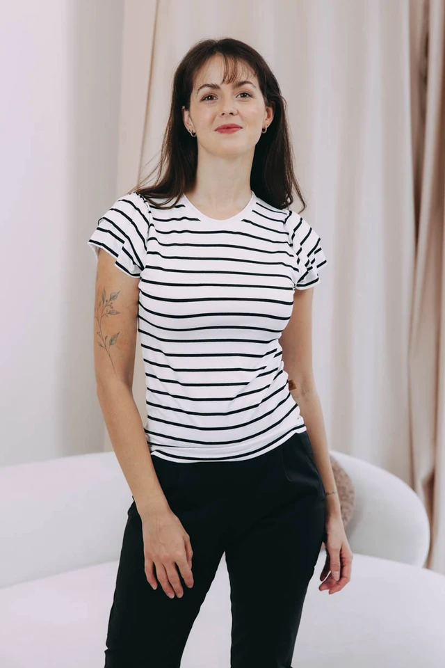 Káťa má na sebe pri svojej výške 170 cm veľkosť XS.
