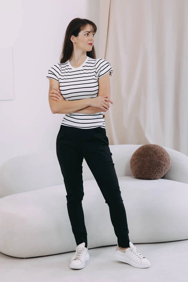 Káťa má na sebe pri svojej výške 170 cm veľkosť XS.