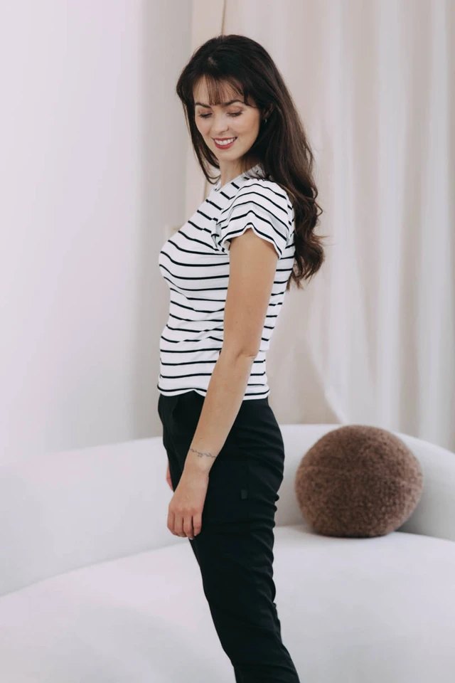 Káťa má na sebe pri svojej výške 170 cm veľkosť XS.