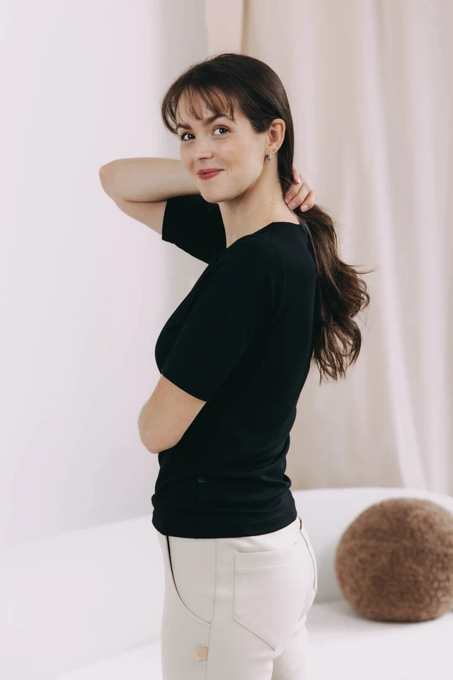 Káťa má na sebe pri svojej výške 170 cm veľkosť XS/S.