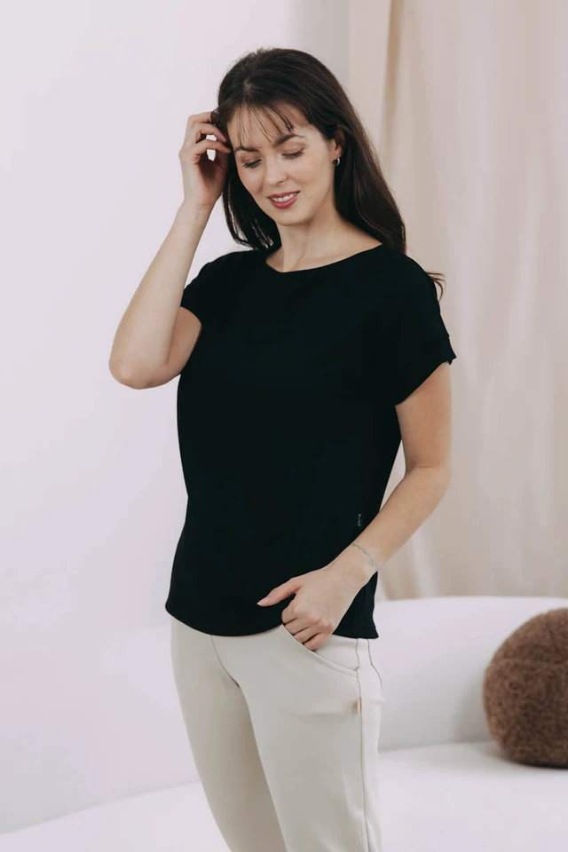 Káťa má na sebe pri svojej výške 170 cm veľkosť XS.