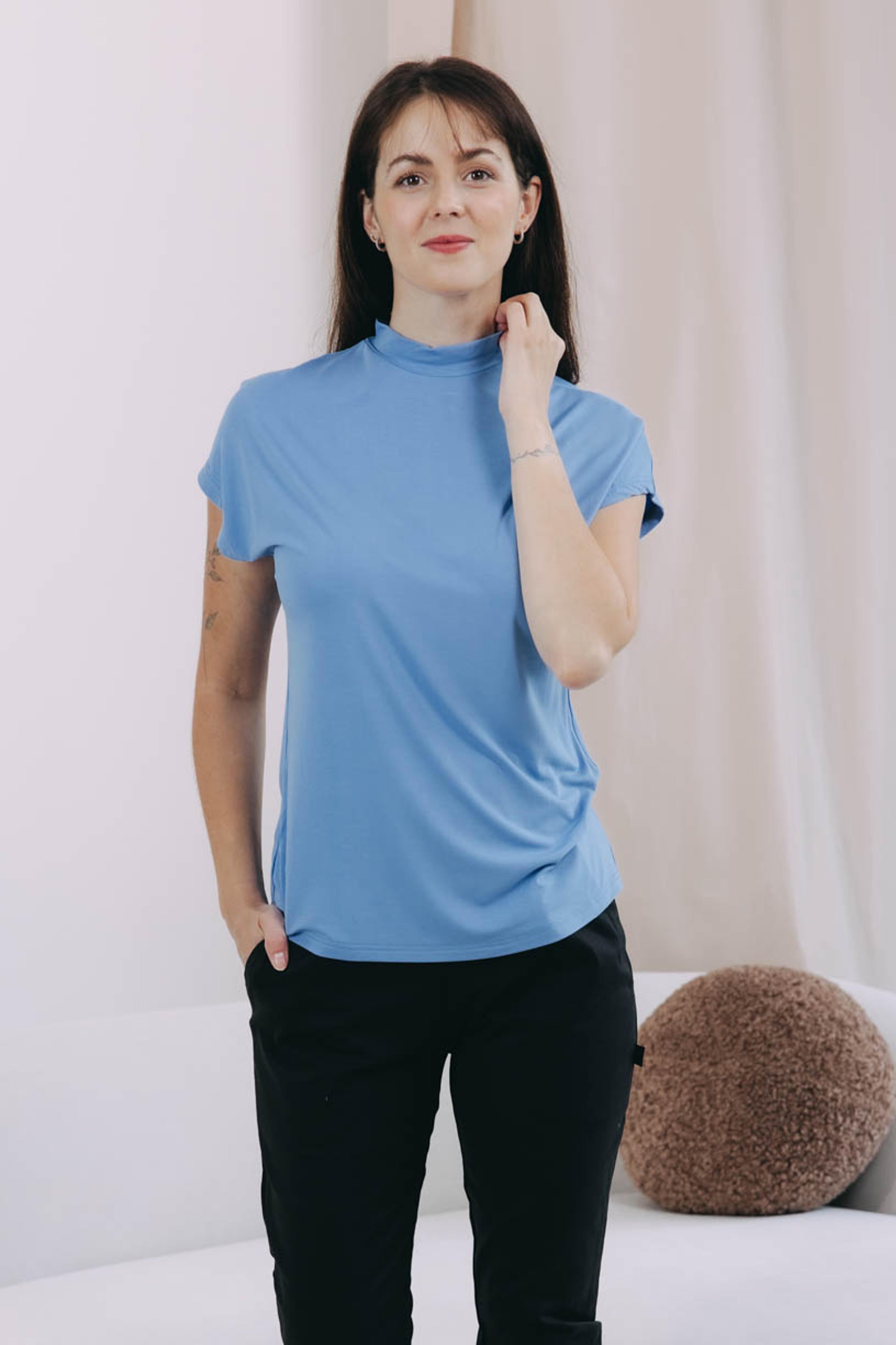 Káťa má na sebe pri svojej výške 170 cm veľkosť XS.