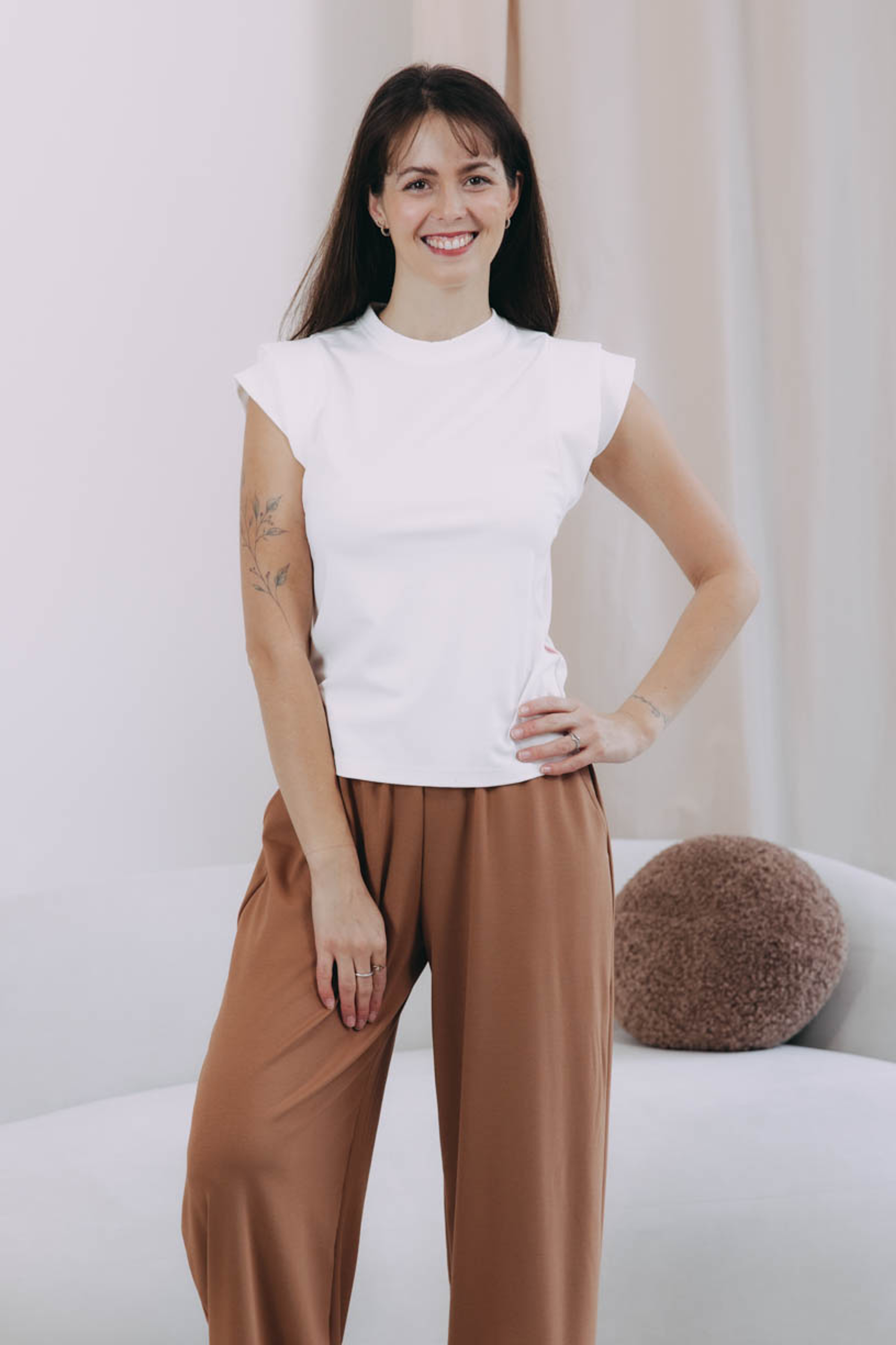 Káťa má na sebe pri svojej výške 170 cm veľkosť XS.