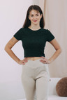 Káťa má na sebe pri svojej výške 170 cm veľkosť XS.