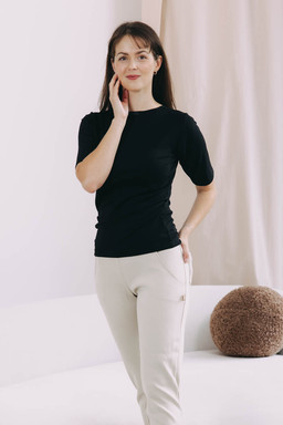 Káťa má na sebe pri svojej výške 170 cm veľkosť XS/S.