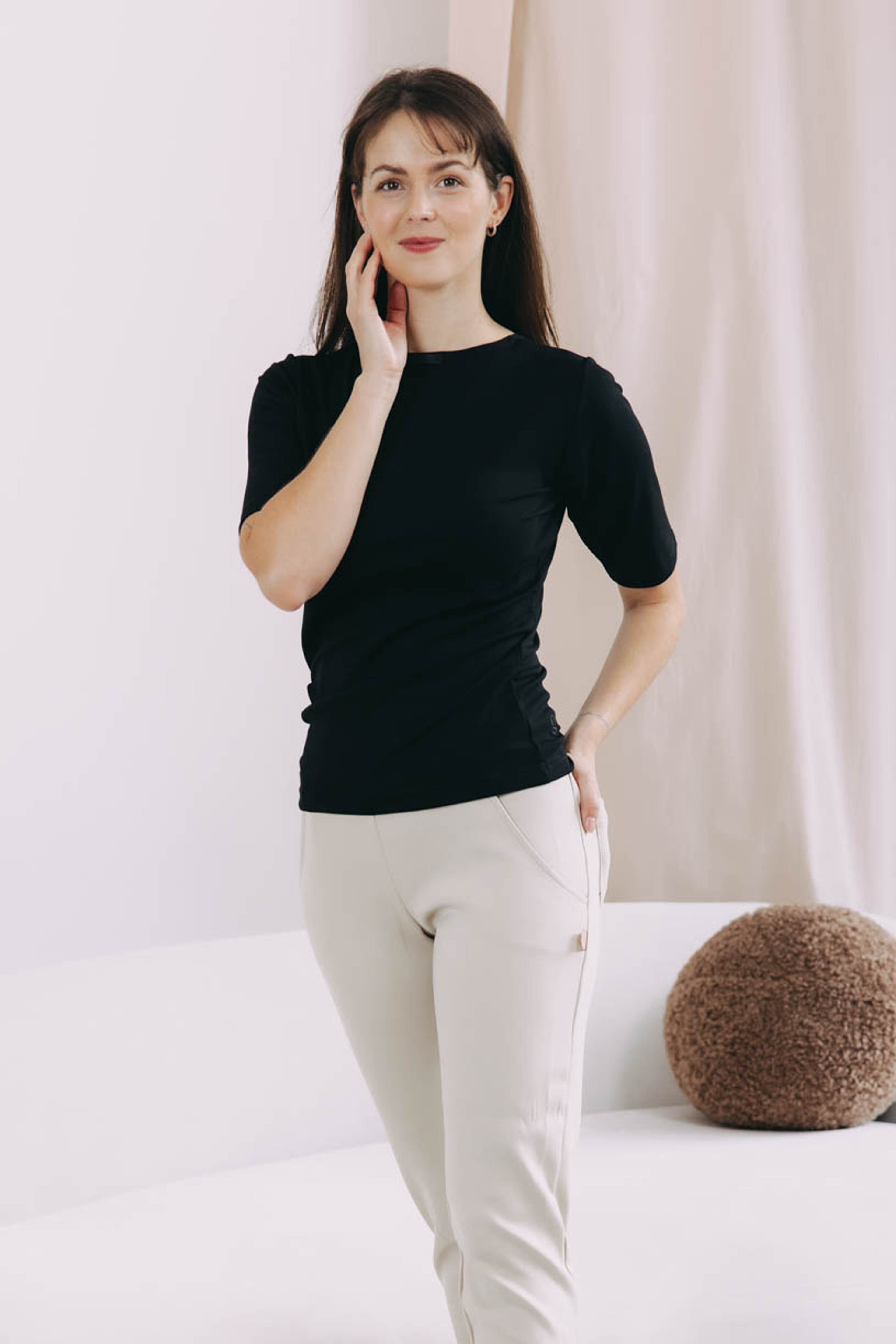 Káťa má na sebe pri svojej výške 170 cm veľkosť XS/S.